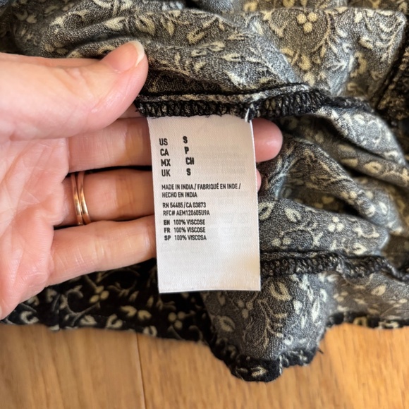 American Eagle Outfitters Floral Wrap Drape Romper Women's Size Small - Picture 4 of 5